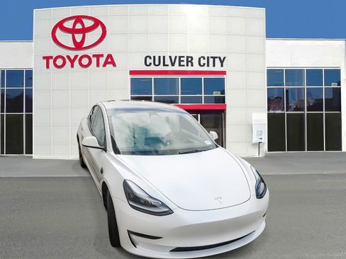 Used 2022 Tesla Model 3 RWD image 1