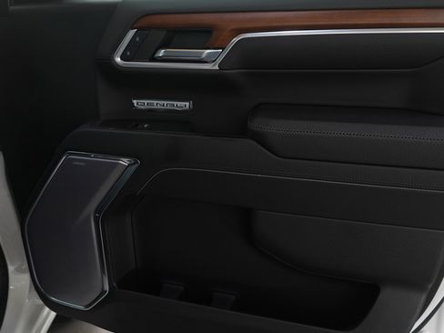 Used 2022 GMC Sierra 1500 Denali w/ Denali Reserve Package image 9