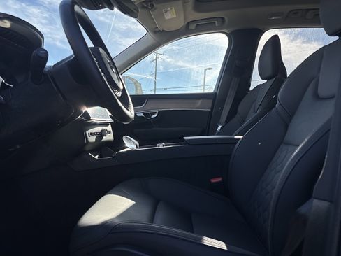 Used 2025 Volvo XC90 B6 Plus image 16