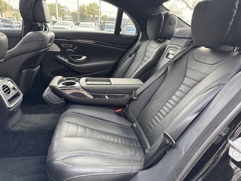 Used 2019 Mercedes-Benz S 560 Sedan image 25