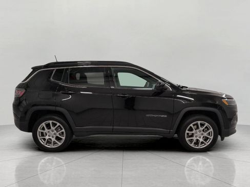 Used 2023 Jeep Compass Latitude w/ Sun and Sound Group AWD/4WD image 11