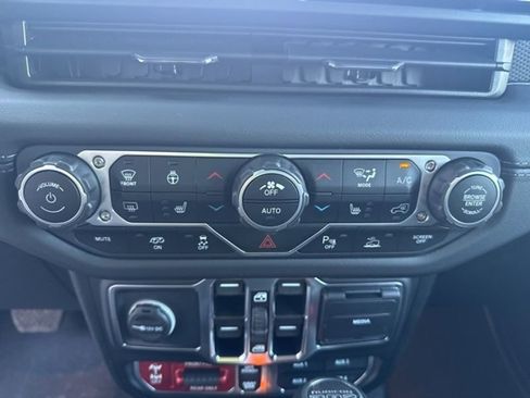 New 2025 Jeep Wrangler Unlimited Rubicon 392 image 15