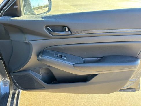 Used 2025 Nissan Altima 2.5 S image 9
