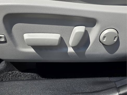 Used 2019 Toyota Highlander XLE AWD/4WD image 15