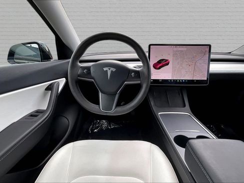 Used 2021 Tesla Model Y 2WD image 8