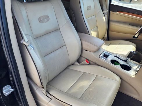Used 2013 Jeep Grand Cherokee Overland w/ Mopar Chrome Edition Group AWD/4WD image 8