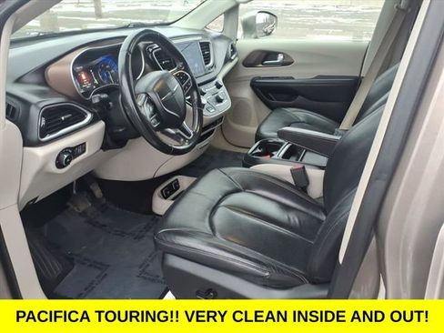 Used 2018 Chrysler Pacifica Touring-L w/ Advanced Safetytec Group image 15