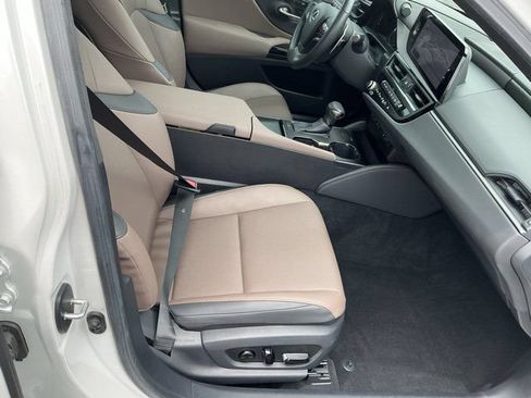 Used 2024 Lexus ES 350 w/ Premium Package FWD image 19