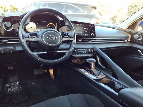 Used 2021 Hyundai Elantra SEL w/ Convenience + Premium Package image 14