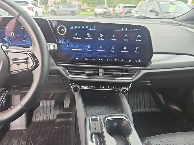 Used 2024 Chevrolet Equinox EV RS w/ LPO, Trailering Package FWD image 18