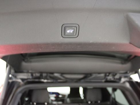 Used 2023 Cadillac Escalade ESV Sport Platinum w/ LPO, ONYX Package image 13