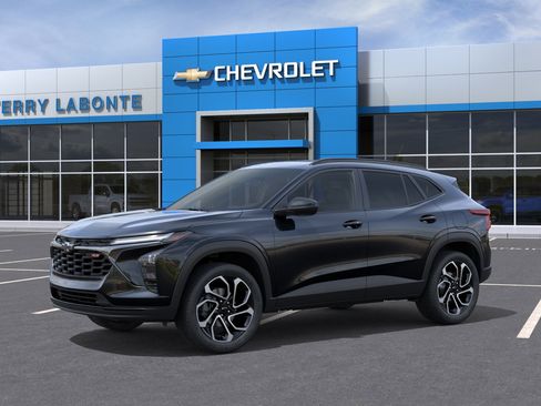 Used 2026 Chevrolet Trax RS w/ Sunroof Package FWD image 3
