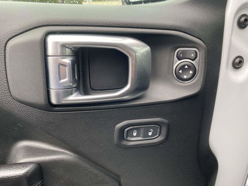 Certified 2021 Jeep Gladiator Willys image 18