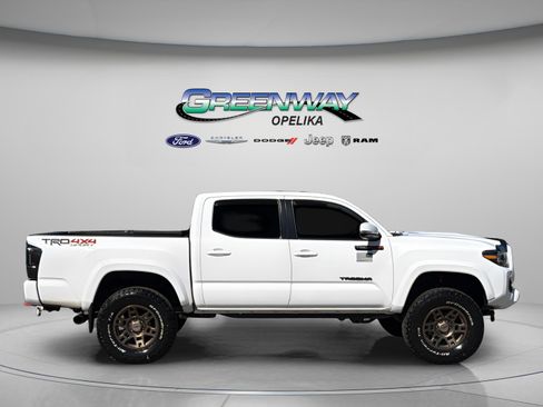 Used 2021 Toyota Tacoma TRD Sport w/ Technology Package image 8