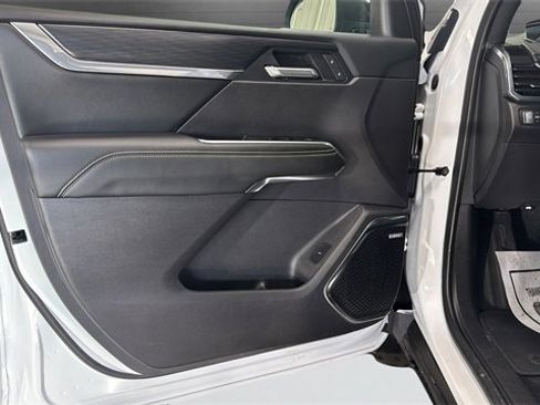 Used 2025 GMC Acadia Elevation image 34