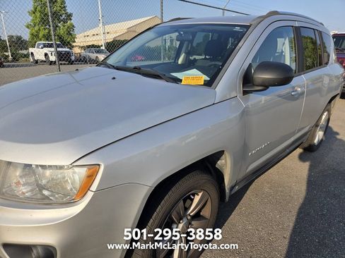 Used 2013 Jeep Compass Latitude FWD image 5