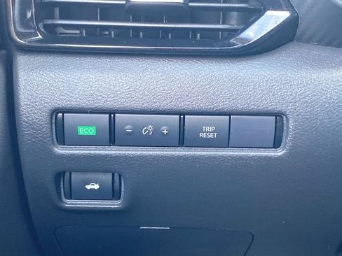 Used 2024 Nissan Sentra SV FWD image 17