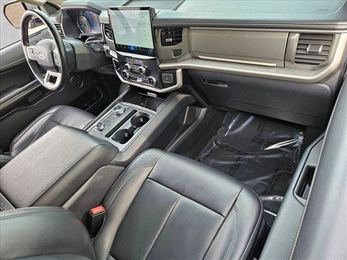 Used 2024 Ford Expedition XLT image 22