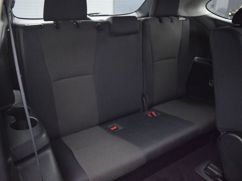 Used 2022 Toyota Highlander LE image 12