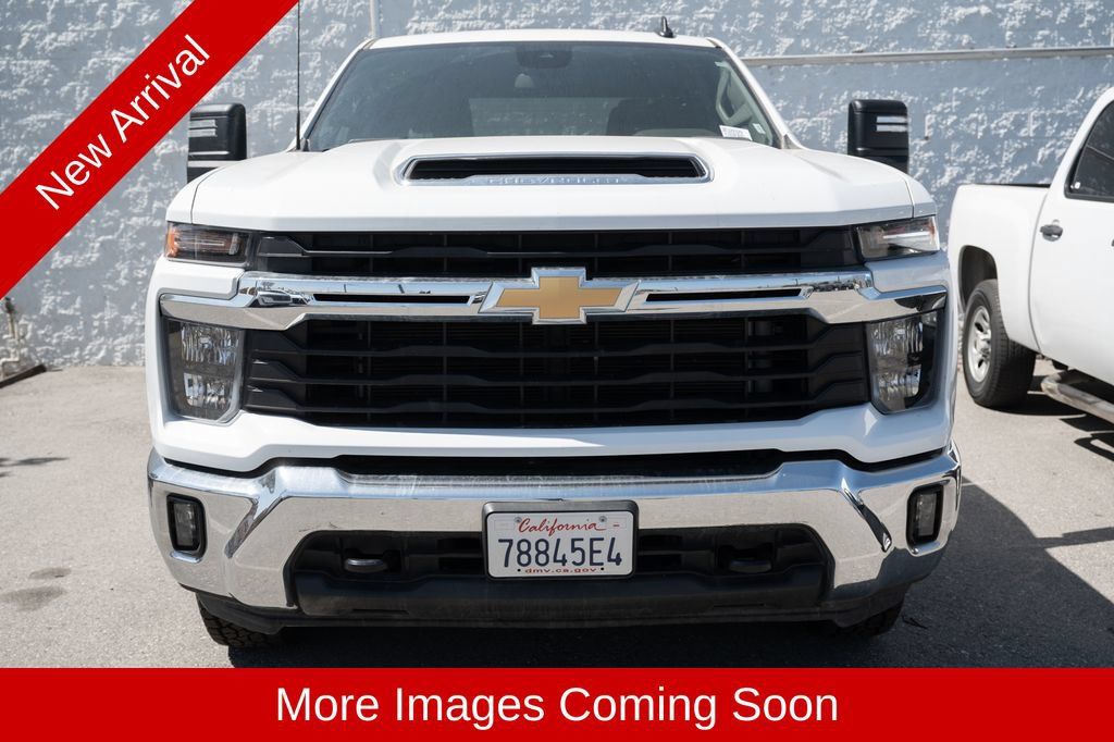 Used 2025 Chevrolet Silverado 2500 LT w/ Convenience Package AWD/4WD image 2