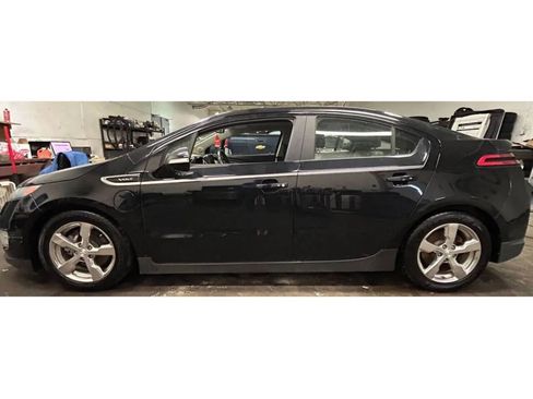 Used 2013 Chevrolet Volt Premium w/ Premium Trim Package image 2