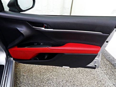 Used 2020 Toyota Camry XSE FWD image 11