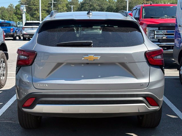 Used 2025 Chevrolet Trax LT FWD image 4
