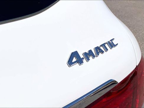 Used 2018 Mercedes-Benz GLC 300 4MATIC image 9