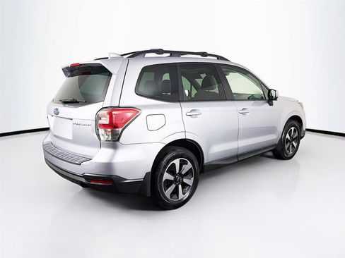 Used 2018 Subaru Forester 2.5i Premium AWD/4WD image 11