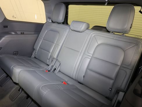 Used 2018 Lincoln Navigator Reserve w/ Technology Package AWD/4WD image 12