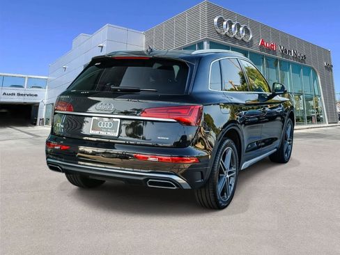 Used 2023 Audi Q5 e Premium w/ Convenience Package image 4