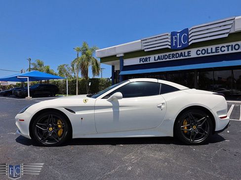 Used 2015 Ferrari California T RWD image 3