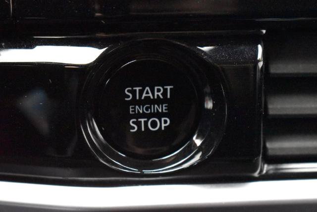 Certified 2025 Nissan Pathfinder SV FWD image 16