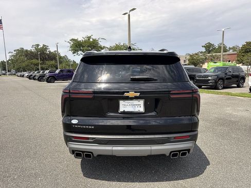 Used 2025 Chevrolet Traverse LT FWD image 4