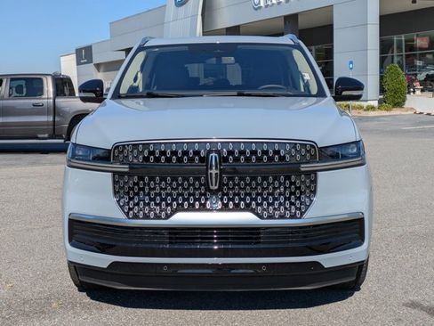 New 2025 Lincoln Navigator Reserve image 9