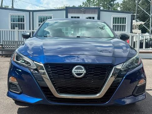 Used 2020 Nissan Altima 2.5 SR w/ Premium Package FWD image 2