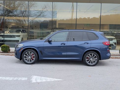 Used 2022 BMW X5 xDrive40i w/ M Sport Package image 3