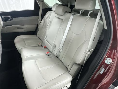 Used 2025 Kia Sorento S image 12