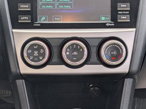 Used 2017 Subaru Crosstrek 2.0i Premium image 18