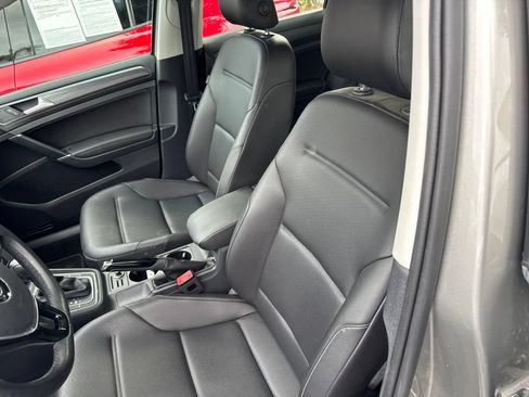 Used 2019 Volkswagen Golf SE w/ Driver Assistance Package FWD image 6