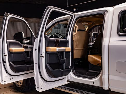 Used 2022 Ford F450 Lariat w/ FX4 Off-Road Package image 29