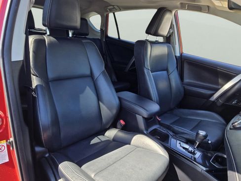 Used 2016 Toyota RAV4 Limited image 32