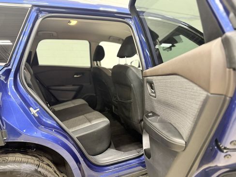 Used 2021 Nissan Rogue SV image 37