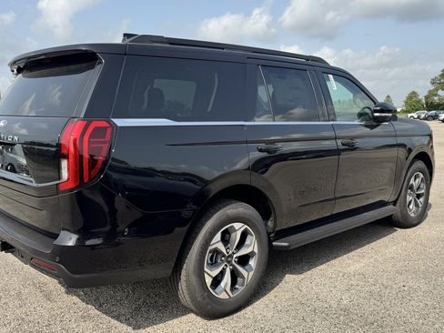 New 2027 Ford Expedition Active RWD image 3