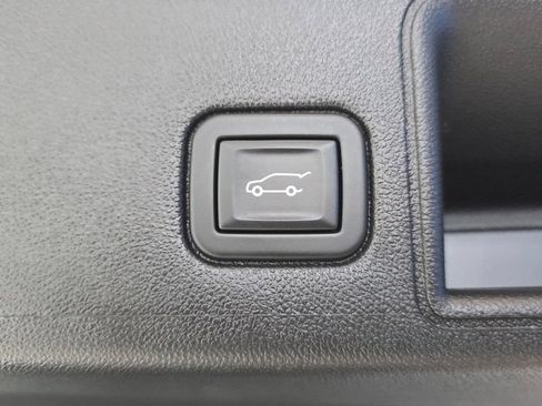 Used 2023 GMC Terrain SLT w/ LPO, Floor Liner Package AWD/4WD image 17
