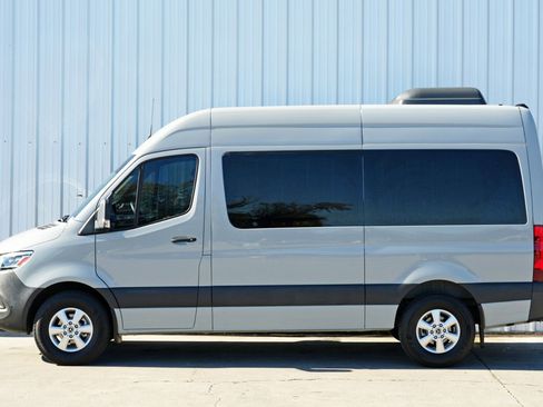 Used 2022 Mercedes-Benz Sprinter 1500 image 44