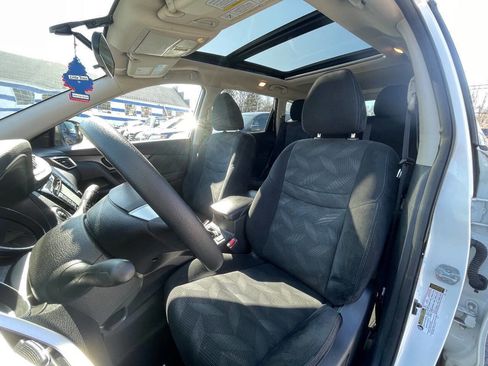 Used 2016 Nissan Rogue SV w/ SV Premium Package AWD/4WD image 11