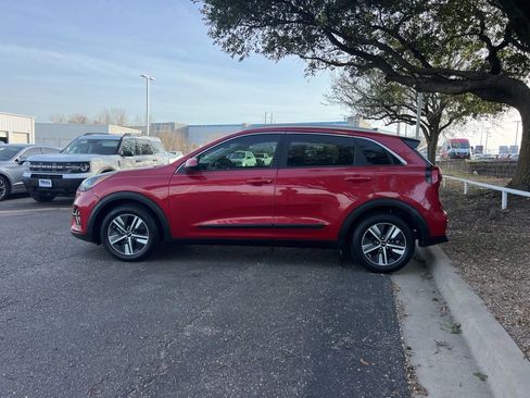 Used 2022 Kia Niro LXS image 4