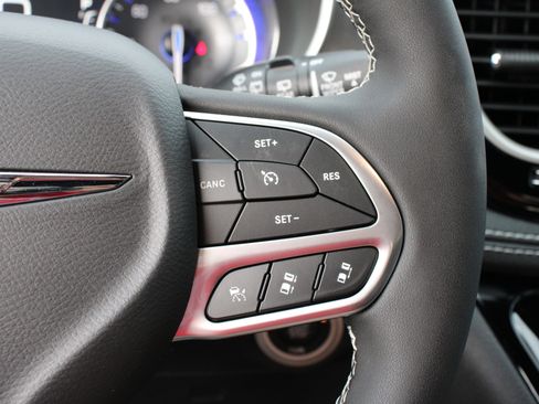 New 2026 Chrysler Pacifica Select image 13