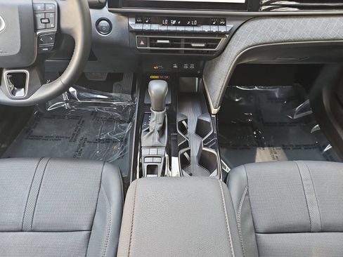 Used 2025 Toyota Camry XLE FWD image 31